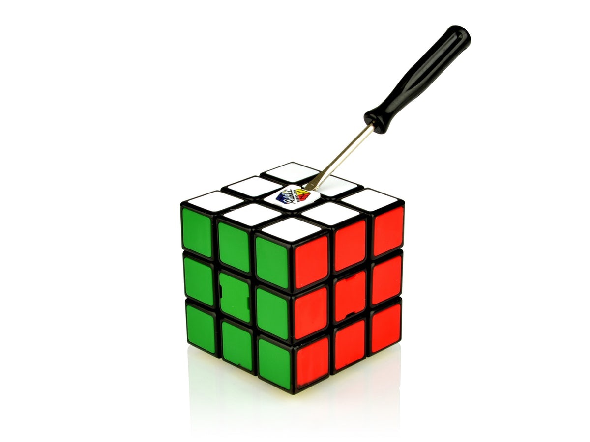 Montar as peças do Cubo Mágico